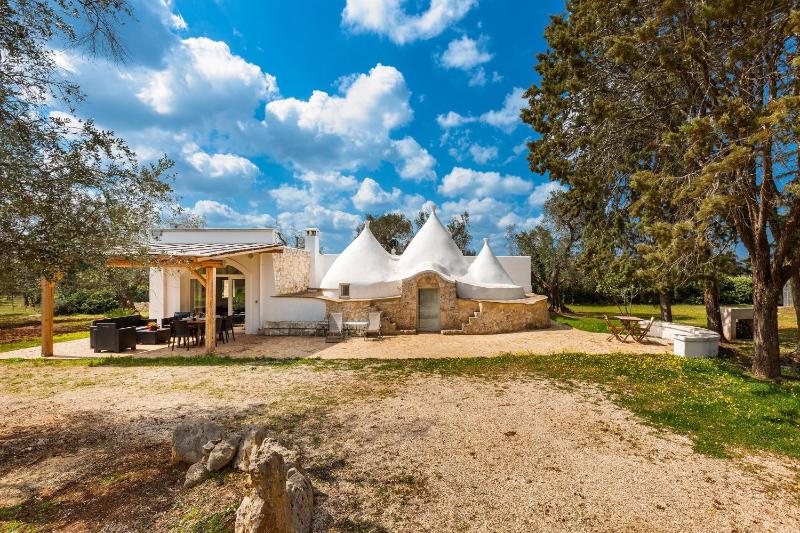 Trullo Melograno by Perle di Puglia