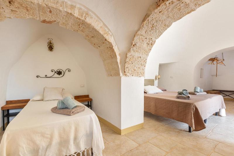 Trullo Melograno by Perle di Puglia