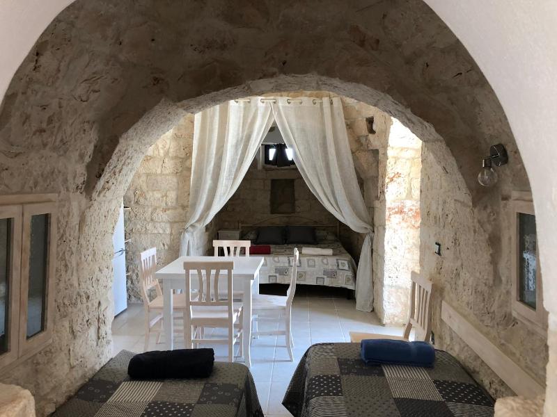 TRULLO PARCOMONSIGNORE CON PISCINA PRIVATA