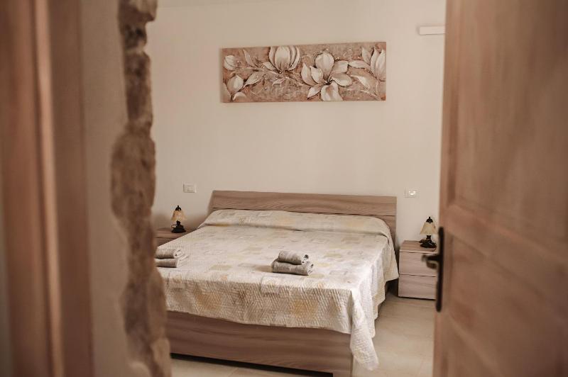 TRULLO PARCOMONSIGNORE CON PISCINA PRIVATA