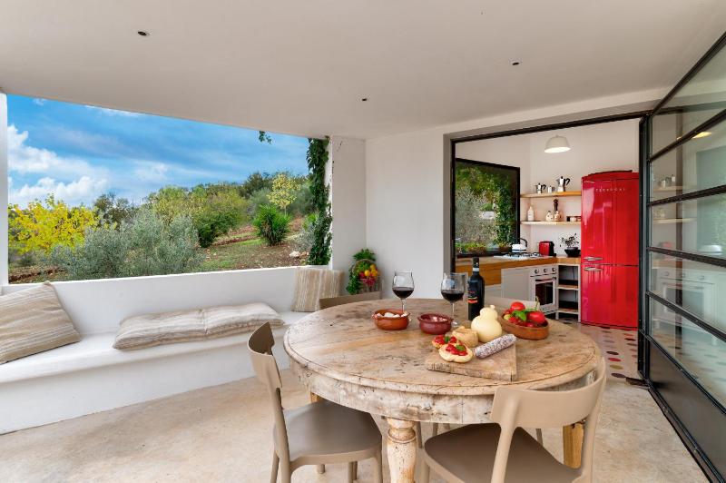 TRULLO SANTA PAZIENZA 6&3, Emma Villas
