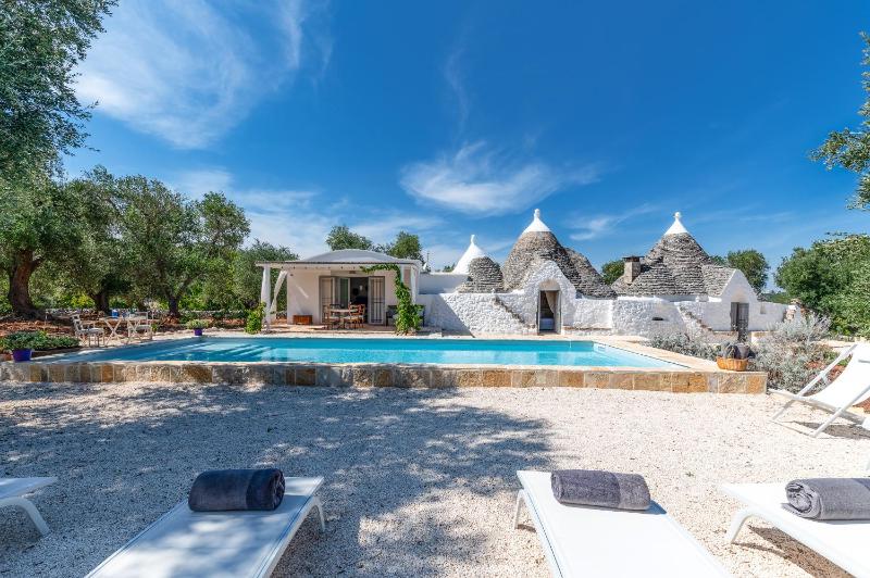 TRULLO TIPOTA with private pool