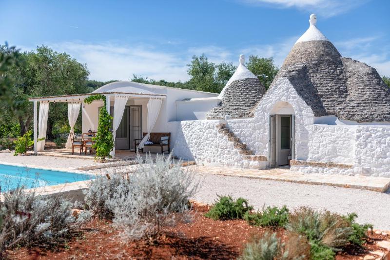 TRULLO TIPOTA with private pool