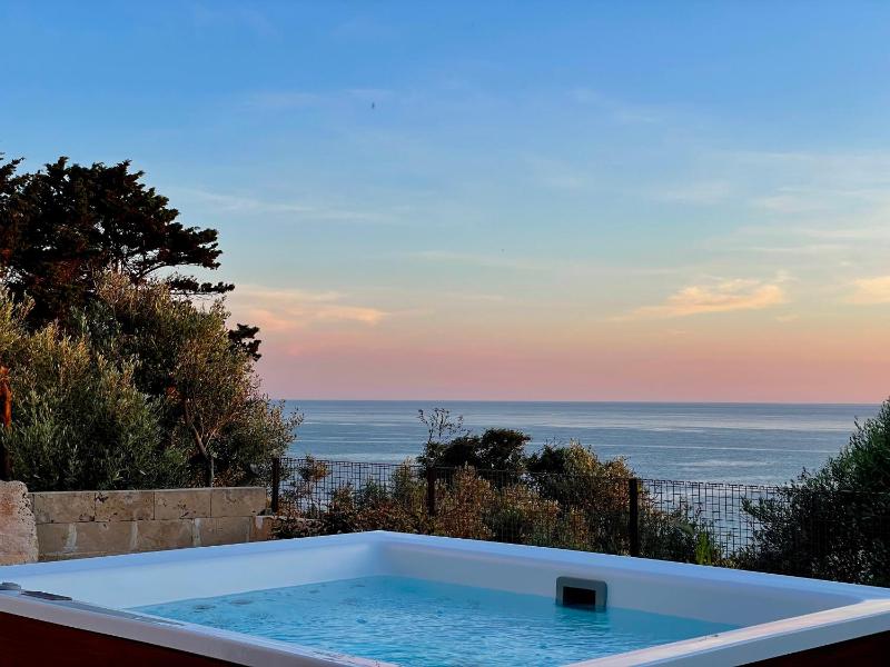 Trullo vista mare con idromassaggio