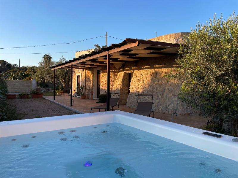 Trullo vista mare con idromassaggio