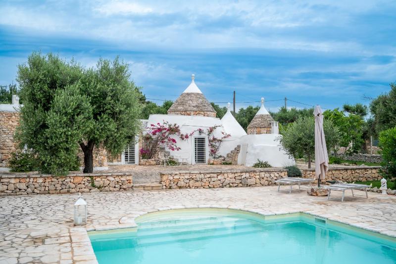 Trullo Vittoria Ostuni with private swimming pool