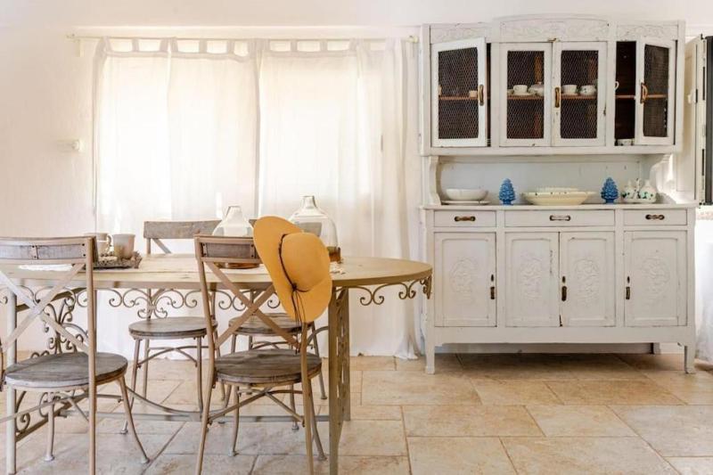 Trullo Vittoria Ostuni with private swimming pool