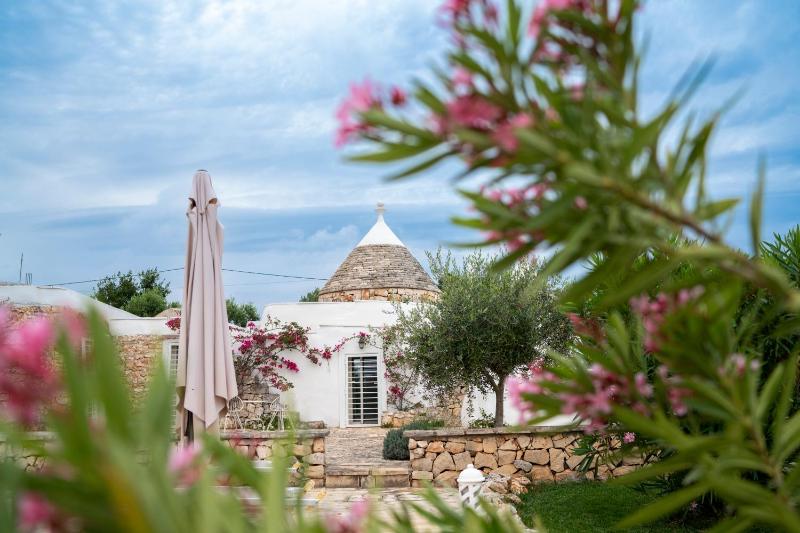 Trullo Vittoria Ostuni with private swimming pool