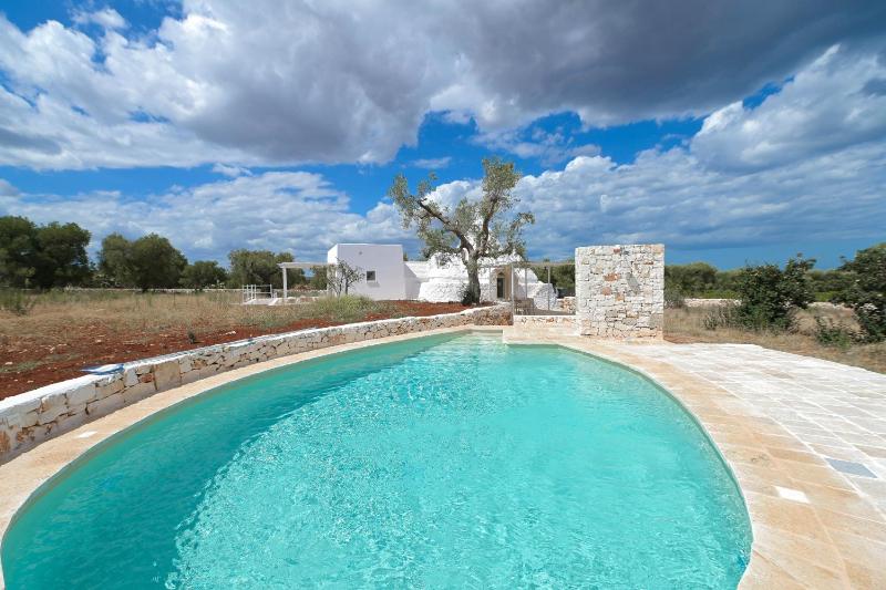 Trullo White Dream con Piscina