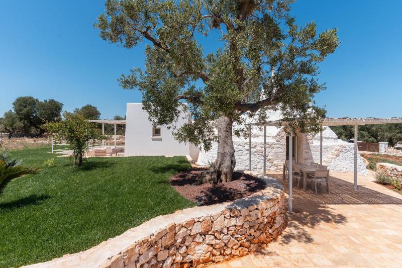 Trullo White Dream con Piscina