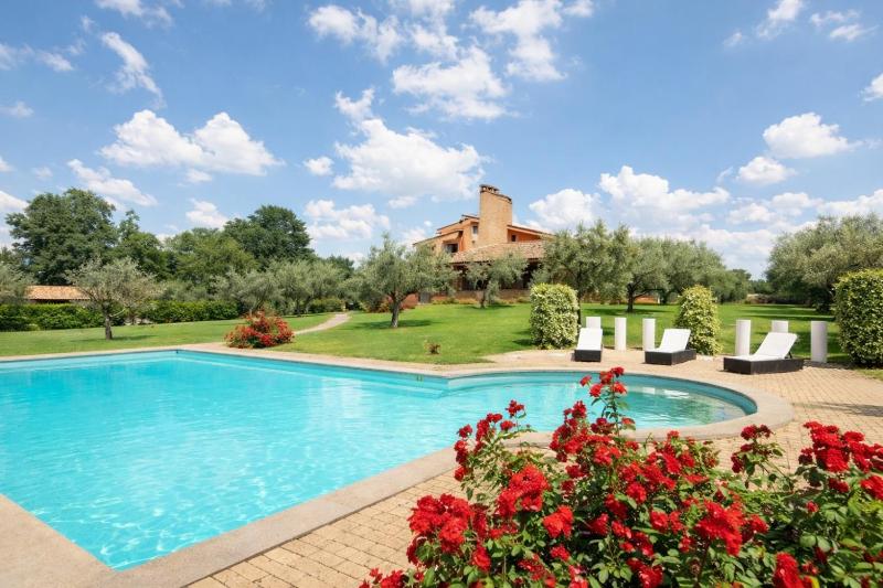 Ultra Luxe Villa w Stunning Pool Paradise