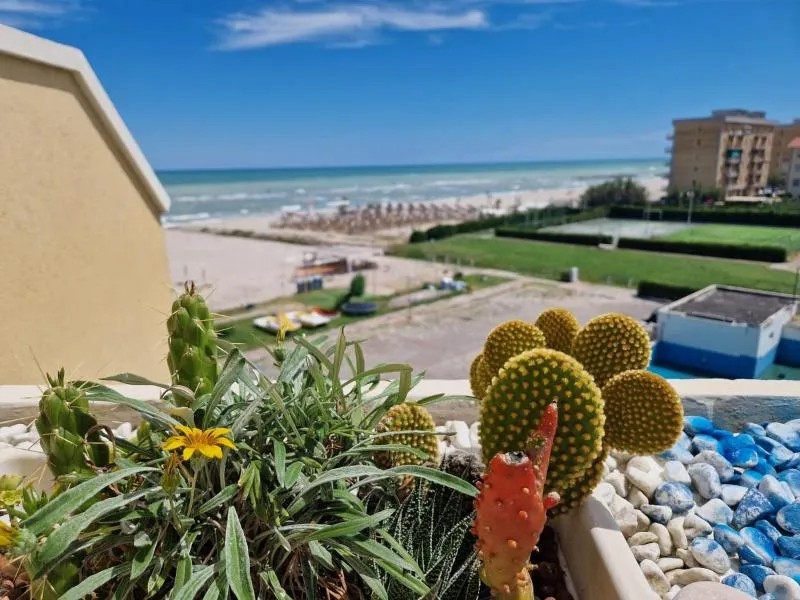 SE198 - Senigallia, luminoso bilocale fronte mare al residence Piramidi