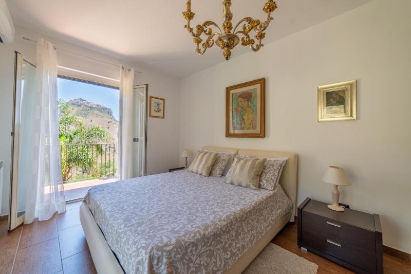 Villa Almond