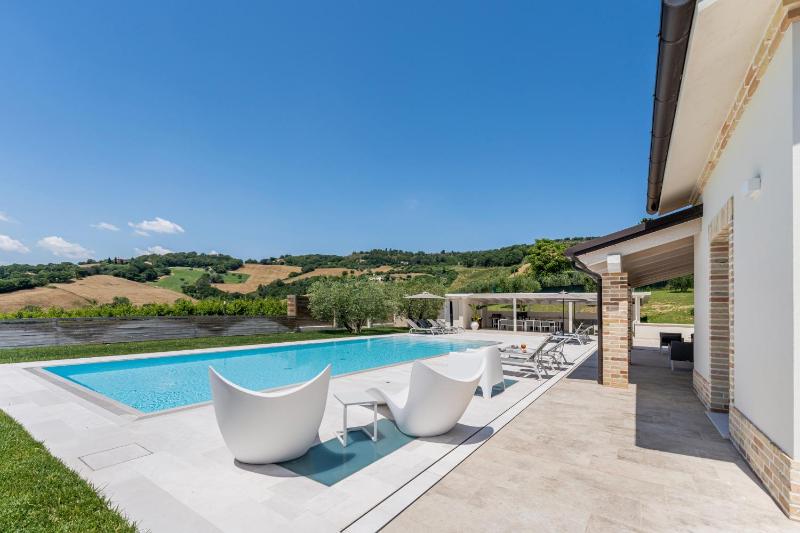 Villa Amore di Ada - Modern Design Villa - AirCo, Private Pool & Near The Beach