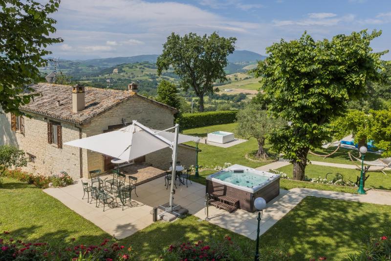 Villa Anna heated pool two outdoor jacuzzi and sauna