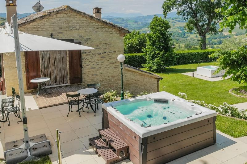Villa Anna heated pool two outdoor jacuzzi and sauna