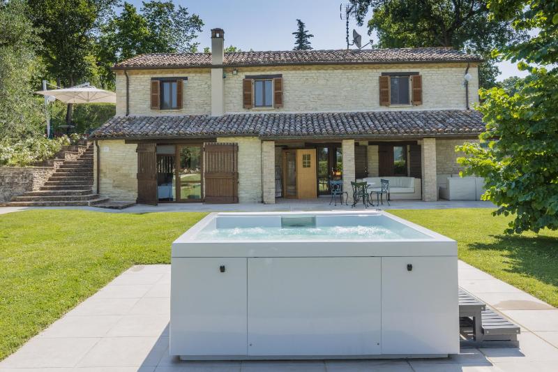 Villa Anna heated pool two outdoor jacuzzi and sauna