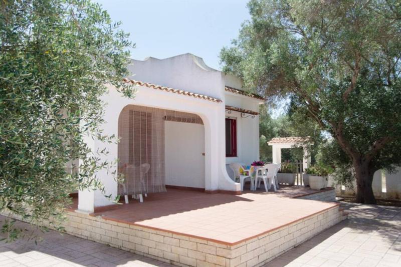 Villa Antonella con Piscina nel Boomerang Village a Torre Colimena