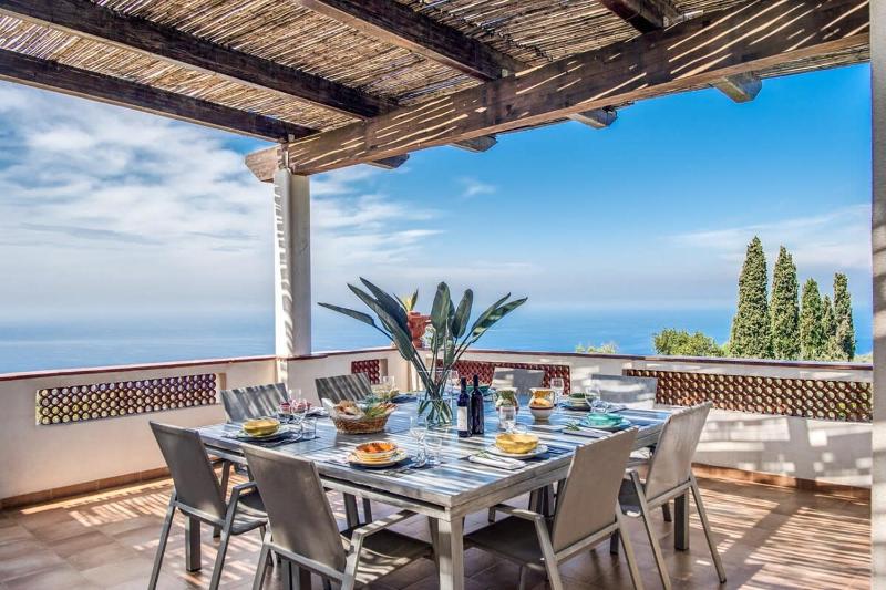 Villa Aragona Historic Villa with Views and Guest services by Feeling Italy