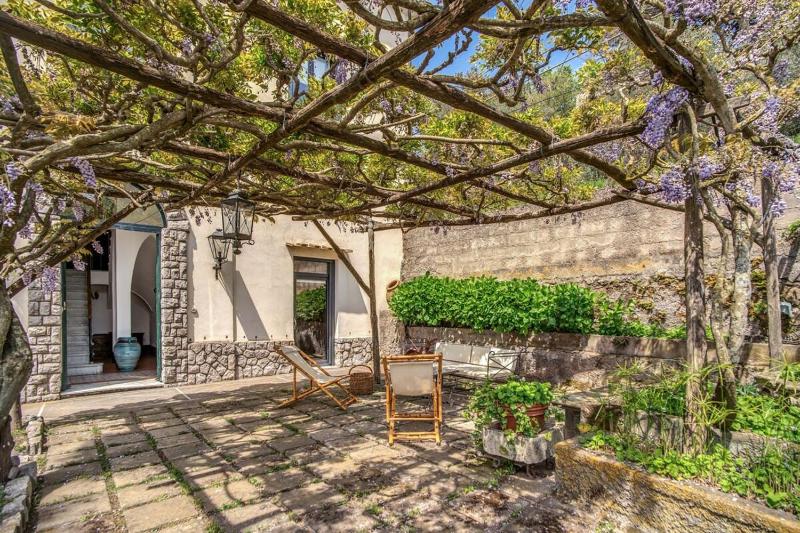 Villa Aragona Historic Villa with Views and Guest services by Feeling Italy