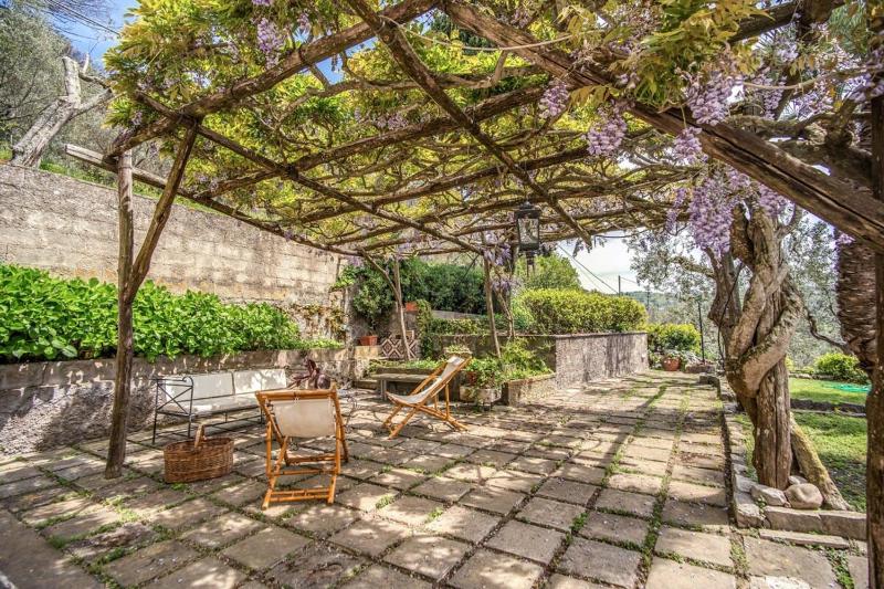Villa Aragona Historic Villa with Views and Guest services by Feeling Italy
