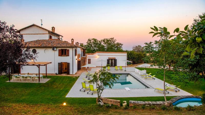 VILLA ARDENTE 12&1, Emma Villas