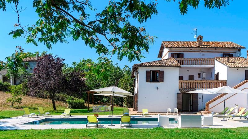 VILLA ARDENTE 12&1, Emma Villas