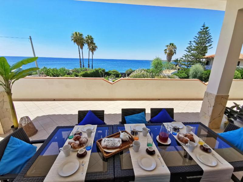 Villa Arenile - Seaside - Swimmingpool- Private access to Sea - waterfront - Fontane Bianche - Siracusa