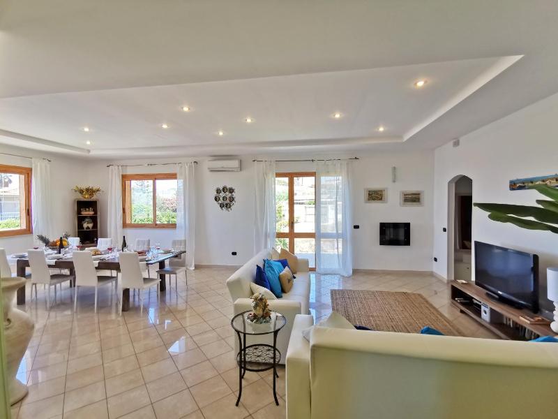 Villa Arenile - Seaside - Swimmingpool- Private access to Sea - waterfront - Fontane Bianche - Siracusa