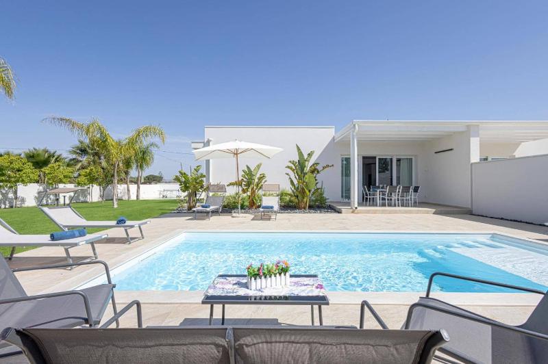 Villa Ares by Villa Plus