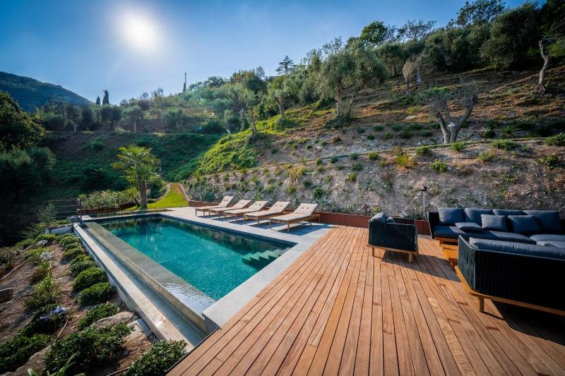 Villa Arias lake view