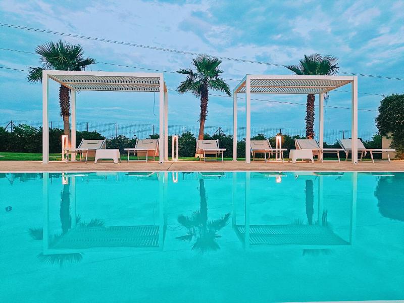 Villa Arillà con piscina e padel