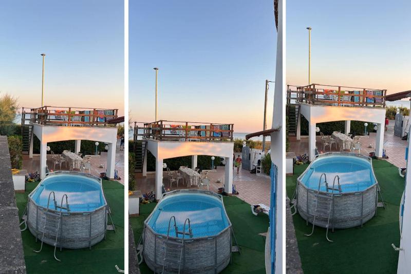 Villa Azzurra con piscina e con vista mare fronte Spiaggia Specchiarica di San Pietro in Bevagna