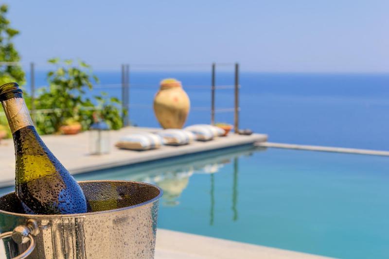 Villa Battiato . Home n Pool