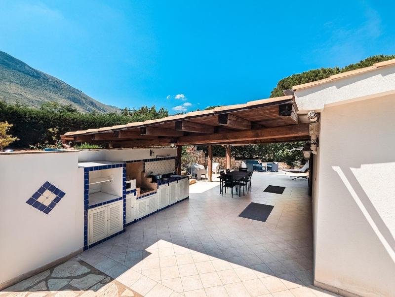 Villa Betta Cuntrariusa con piscina privata e jacuzzi a Scopello