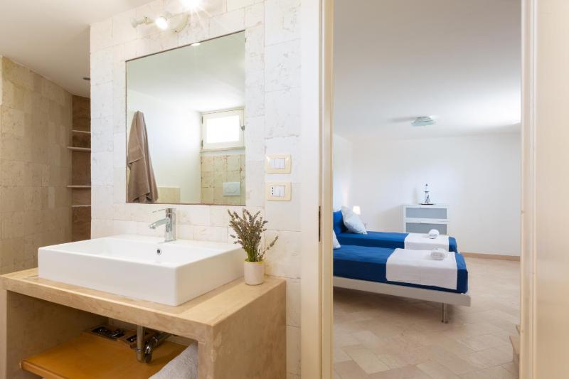 VILLA BIANCA con piscina e vista mare