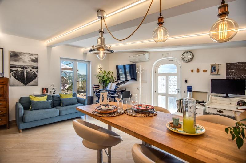 VILLA CARUSO PRIVATE HEATED POOL & SEA VIEW
