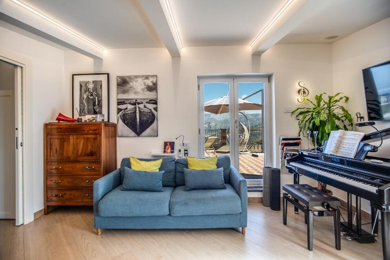 VILLA CARUSO PRIVATE HEATED POOL & SEA VIEW