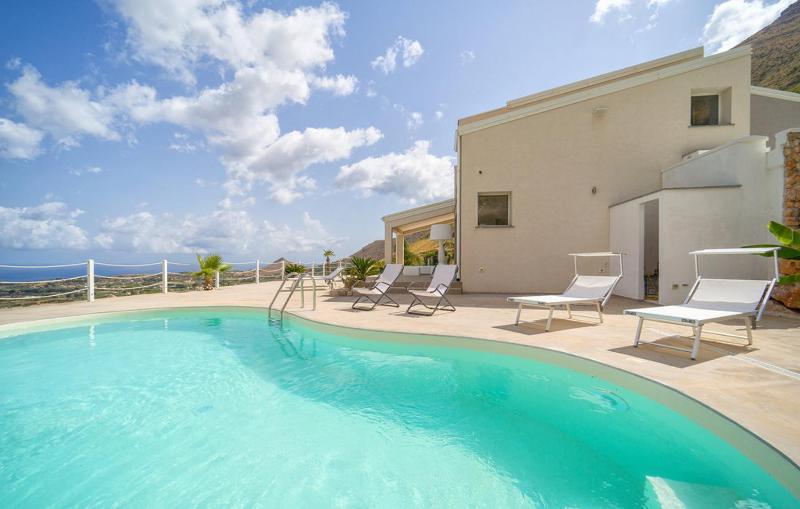 Villa Chicos with Panoramic Private Pool