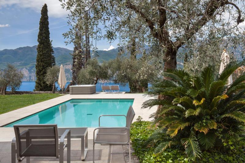 Villa Cipressi - Luxuri Lounge -