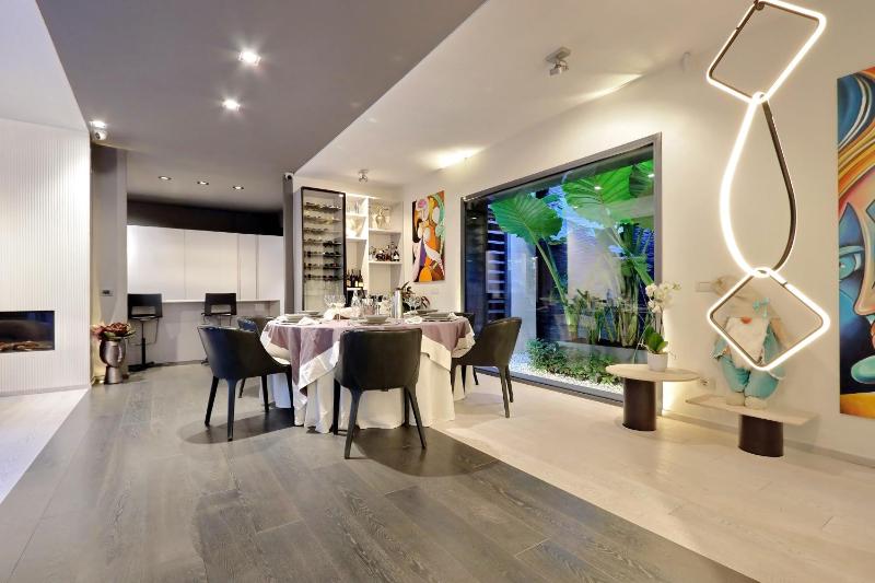 Villa Clivo - Amazing Villa Along the Vatican Walls