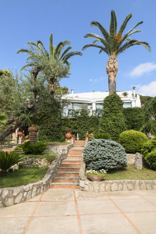 Villa con piscina con 8 camere matrimoniali ad Anacapri, by La Canostra Capri
