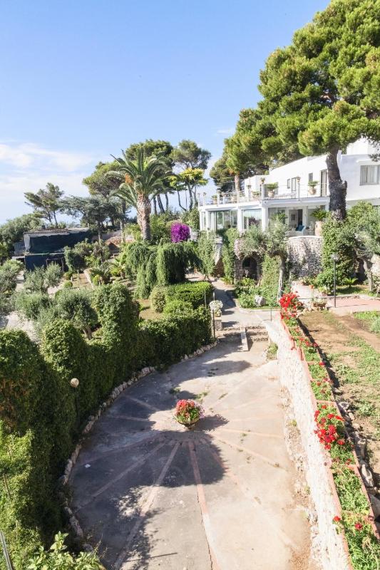Villa con piscina con 8 camere matrimoniali ad Anacapri, by La Canostra Capri