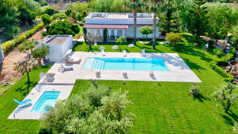 Villa con Piscina e Jacuzzi privata - 3 minuti dal mare