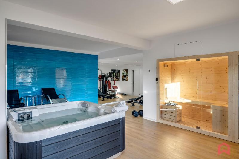 Villa con piscina e SPA sul mare