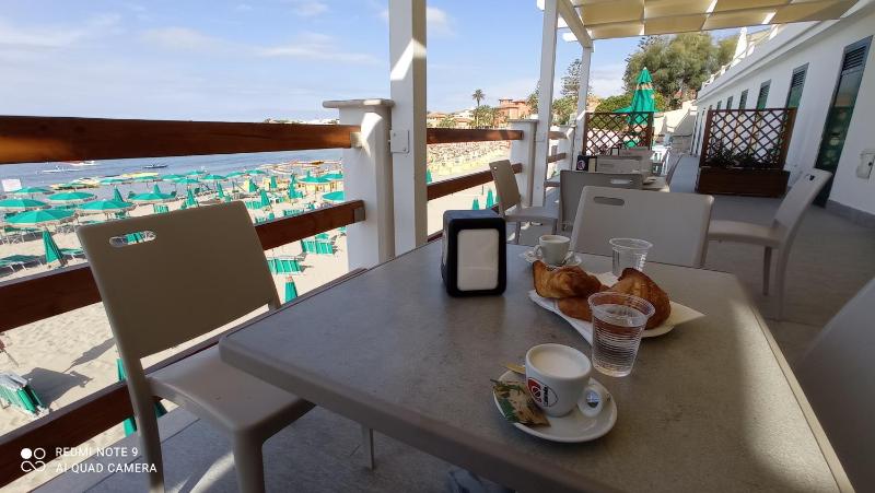 Villa con Piscina Privata fronte Spiaggia