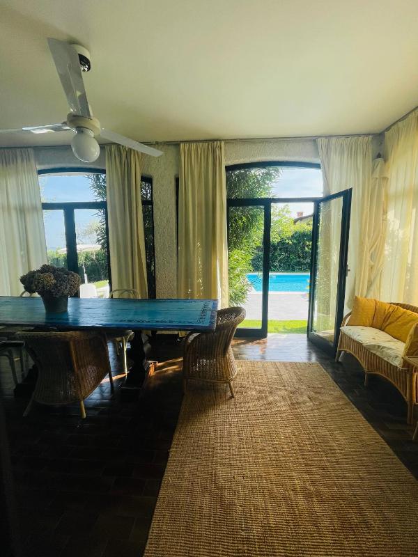 Villa con vista lago e piscina