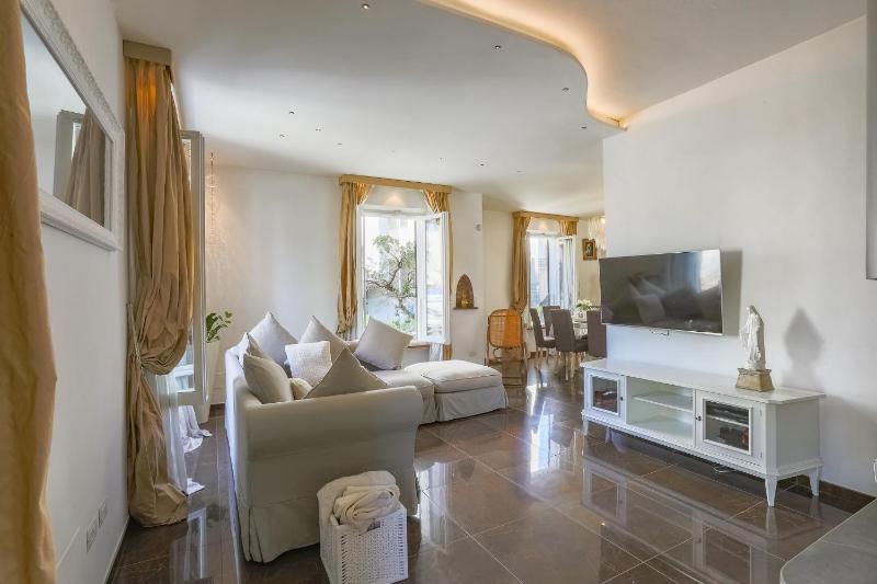 VILLA CORONA 8, Emma Villas