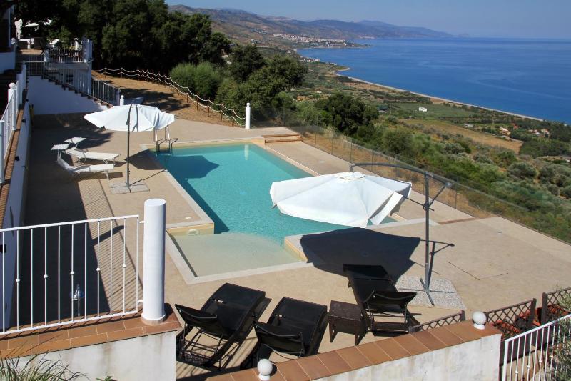 Villa DAMMUSO by Local House - private villa infinity pool & seaview