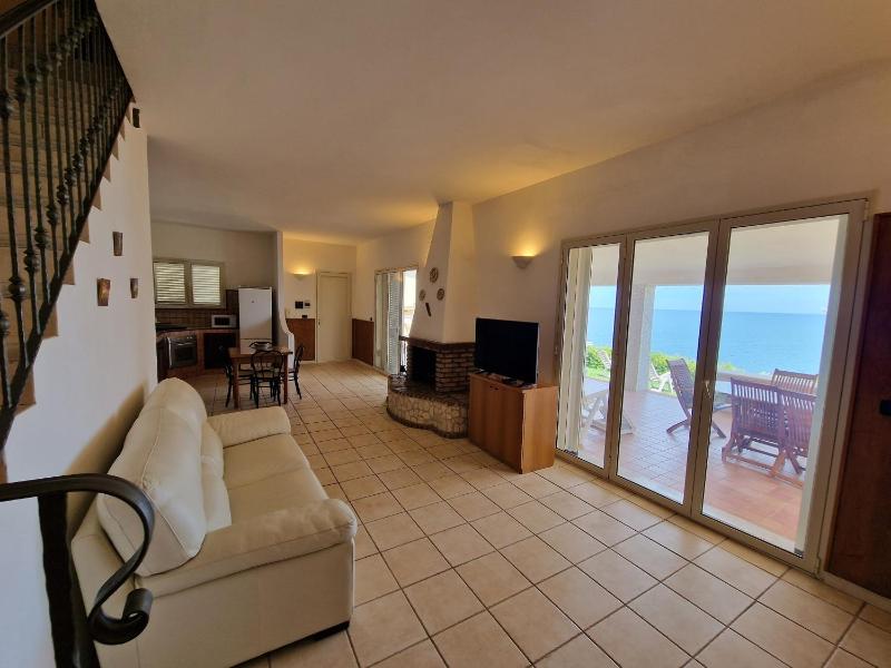 Villa Daniela - Villa con piscina privata e discesa a mare tra Catania e Siracusa